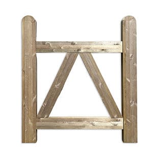 Havelåge-rammet trymimpr. er en træport med et grundlæggende design, med lodrette sidestolper og vandrette og diagonale understøtninger, der danner en trekant i midten. Lågerammen har en naturlig finish, og strukturen fremstår robust og rustik.