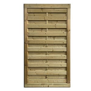 Et Lamellåge i træfarve hegnspanel udstilles med vandrette lameller. Træpanelet har en robust ramme og jævnt fordelte lameller, der tilbyder både dækning og ventilation, hvilket gør det ideelt til have- eller havehegn.