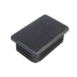 En rektangulær 60x40 mm sort plastik endehætte med ribbede sider, designet til at passe ind i åbningen af et rør eller et rør.