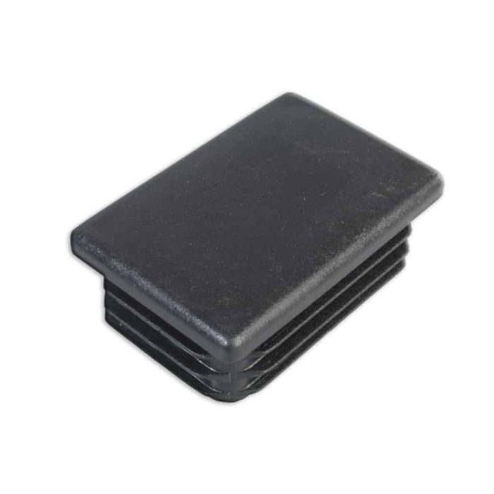 En rektangulær 60x40 mm sort plastik endehætte med ribbede sider, designet til at passe ind i åbningen af et rør eller et rør.