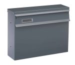 Postkasse til indbygning i panelhegn - Antracit 7016 Mat er en slank, mørkegrå postkasse med et moderne, rektangulært design. Den har et lille gennemsigtigt vindue til at vise en adresse eller navneskilt og har et toplåg, der dækker poståbningen for ekstra beskyttelse. Ideel til montering på panelhegn eller andre strukturer.