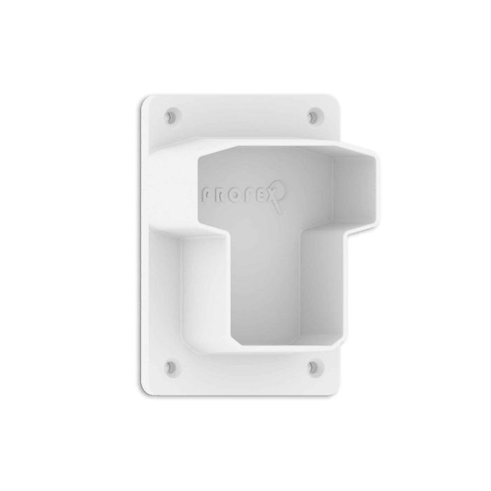 Vi præsenterer Hegnsbeslag Plast "Gelænder" Hvid: et vægmonteret beslag, der er specielt designet til at holde et håndholdt brusehoved. Dette rektangulære beslag har en åben front for nem adgang sammen med fire synlige skruehuller i hjørnerne for sikker montering. Interiøret er præget med Profex-logoet, hvilket sikrer både stil og pålidelighed.