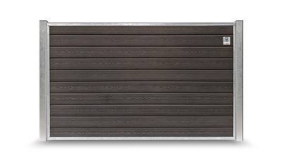 En låge lavet af Kompositbræt 25mm - WPC Træstruktur i mørk træfinish har vandrette planker omkranset af sølvmetalpæle på siderne og toppen. Et lille kontrolpanel med en knap er synligt på højre side af porten, sat mod en almindelig hvid baggrund.