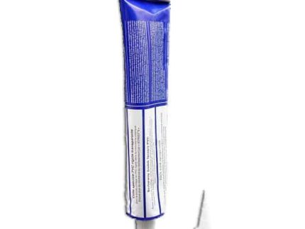 Et cylindrisk rør af Lim til Plast Transparent 200g, der viser et blåt og hvidt farveskema, står oprejst med hætten fjernet og placeret ved siden af. Det gennemsigtige rør har hvid tekst og instruktioner trykt på det, sat mod en almindelig hvid baggrund.