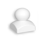 Se Stolpehat med kugle Plast 87x87mm Hvid: et forenklet hvidt 3D-ikon af en person. Den har en almindelig rund kugle som hoved, med en krop i form af en rektangulær base afrundet ved skuldrene. Dette ikon kan prale af et glat, minimalistisk design, der ligner en elegant hvid plastfigur, sat mod en almindelig hvid baggrund.