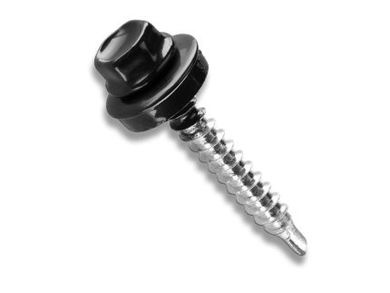 Et nærbillede af et elforzinket, selvskærende skrue med sekskantet hoved og en skinnende sølvtrådet krop. Det sorte hoved har en cirkulær skive. Skruen er vist mod en almindelig hvid baggrund.