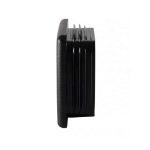 Stolpehat Firkantet Plast kabelforskruning set fra siden med gevindsektion og ribbet greb. Den rektangulære form er fremtrædende med kanter langs siden, designet til at sikre og beskytte elektriske kabler, når de passerer gennem et kabinet.