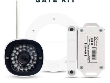 Billede af Ultimate Gate Kit, inklusive et trådløst sikkerhedskamera med infrarøde LED'er, en cirkulær hvid base og en rektangulær magnetisk sensor mærket med tekniske detaljer. Sættet indeholder også ismartgate LITE til portåbner via smartphone. Baggrunden er hvid med "Ultimate Gate Kit" øverst.