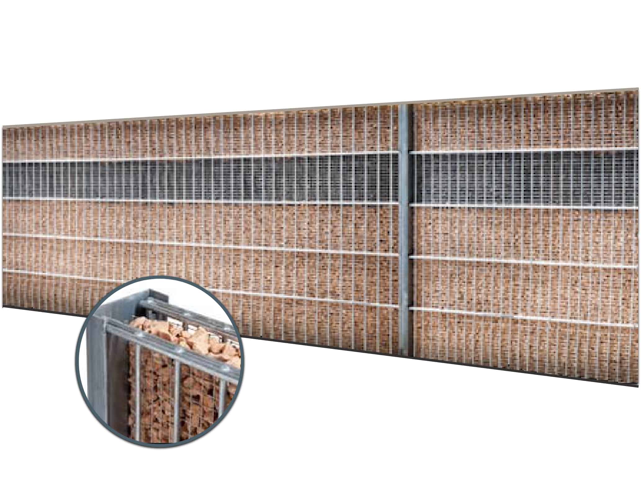 The Gabionhegn - Panelhegn "SLEEKNOTE" 2D OVERFL.Behandl? væggen har et metaltrådsnet fyldt med sten, der danner et rektangulært gittermønster, der sikkert holder klipperne på plads. En cirkulær indsats giver et nærbillede af det detaljerede SLEEKNOTE-trådnet og stenene i det. Væggen er præcist justeret vandret for et lige, rent udseende.