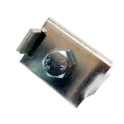 En metalclips med integreret sekskantet bolthoved, perfekt til panelhegn-opsætning. Den galvaniserede klips fremstår skinnende og reflekterende med en let vinklet rektangulær form. Bolthovedet har prægede markeringer på sig, hvilket sikrer holdbarhed og styrke til forskellige applikationer.