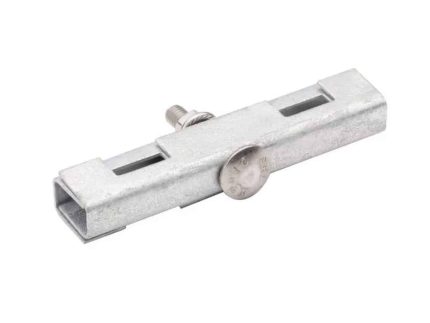 En galvaniseret metallisk klemme med en justerbar skrue og to slidsede åbninger. Designet giver mulighed for sikker fastgørelse på strukturer. Den er lagt på en hvid baggrund.