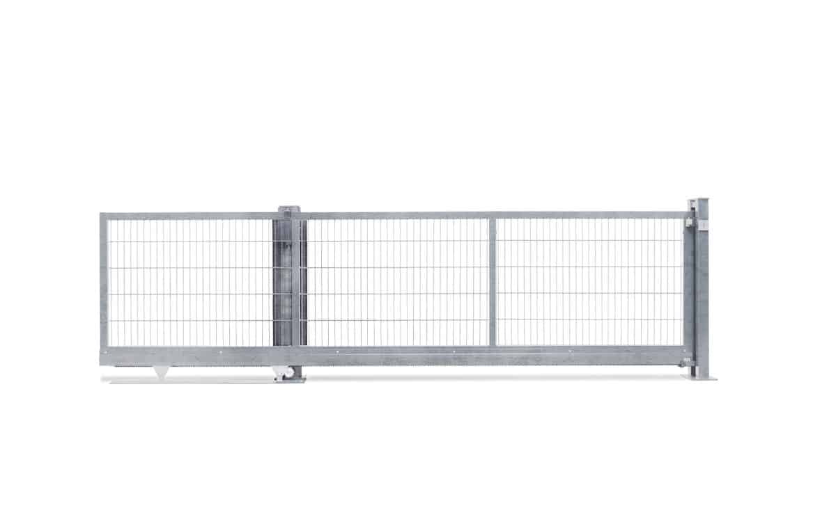 En skydeport i sølv med lodrette og vandrette stænger, der skaber et gittermønster, kendt som Skydeport V-Star EXTREME. Porten er sat på et spor for glat glidende funktionalitet og har en robust ramme. Baggrunden er almindelig hvid, hvilket fremhæver dets slanke design.