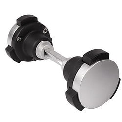 En sølv og sort dobbelt-ende dørprop med et slankt, cylindrisk design. Den centrale metalliske stang forbinder to gummierede propper i hver ende, designet til at absorbere stød. Ideel til moderne rum, den komplementerer KIDLOC - Børnesikret Låsehåndtag til Institutioner med sit minimalistiske udseende.