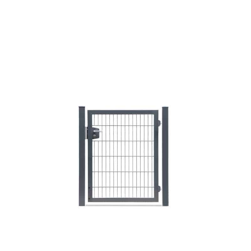 Der er vist en lille firkantet metallåge med et gittermønster i rammen. Denne 2D panellåge er udstyret med en lås i venstre side. Designet er enkelt og moderne, sandsynligvis velegnet til en have eller gård. Portens robuste konstruktion indikerer, at den kan være galvaniseret for øget holdbarhed.