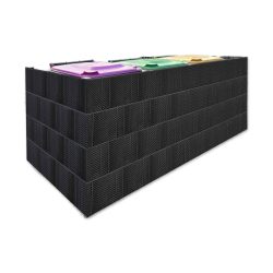 En stor sort kommerciel plantekasse lavet af tekstureret polyrattan er vist. Den har tre sektioner med tydelige farvede låg: lilla, gul og grøn. Denne stilfulde Renovationsskjuler er perfekt til at organisere forskellige typer planter eller genbrug, mens den tilføjer et strejf af elegance.