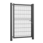 Metal Låge 3D Panel Pulverlakeret Sort RAL 9005 - Komplet er en slank sort metalport med lodrette og vandrette stænger, understøttet af to robuste stolper på hver side. Designet inkluderer en karakteristisk bøjning i midten af stængerne, der danner et slående 3d låge zigzag-mønster. Hængslerne og låsen er synlige på højre stolpe.