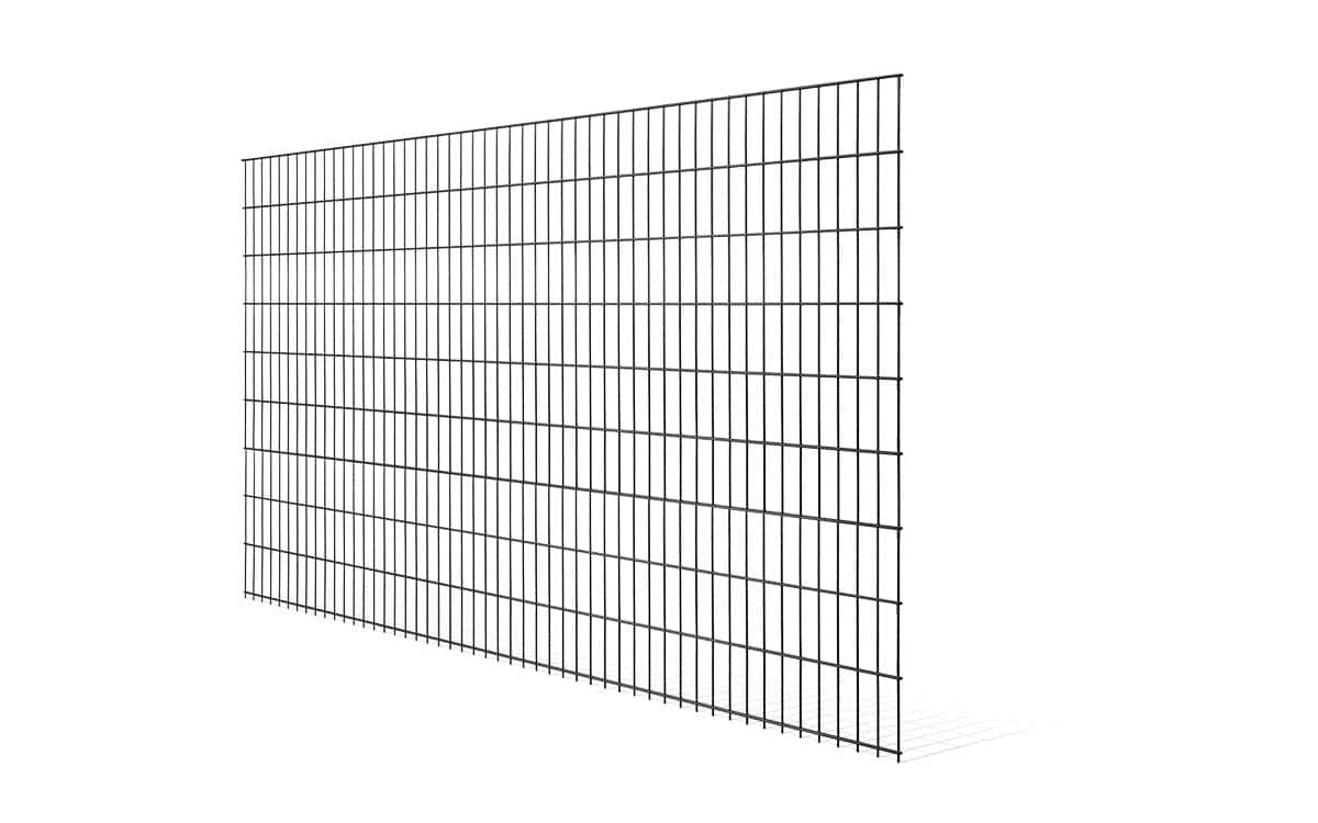 Et rektangulært metal hegnspanel fra 2D STANDARD-serien har et gittermønster med jævnt fordelte vandrette og lodrette stænger. Panelhegn er vinklet lidt til højre mod en hvid baggrund, hvilket skaber et rent, sorteret look.