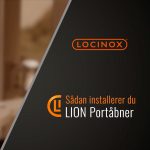 Billedet har det orange "Locinox"-logo øverst med "Sådan installerer du LION Portåbner", hvilket betyder "Sådan installeres LION-portåbneren." Baggrunden viser et mørkt mønster, der fremhæver Kompakt Hydraulisk Portlukker "LION" fra Locinox, med en sløret sektion til venstre.