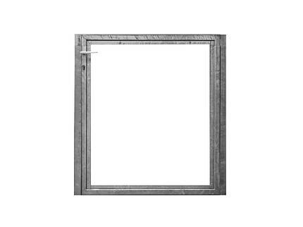 Et firkantet metallisk stel med et enkelt minimalistisk design. Den varmgalvaniserede Lågeramme har et håndtag i venstre side, hvilket tyder på, at det er en vindues- eller dørkarm uden glas eller paneler indeni. Baggrunden er almindelig hvid.