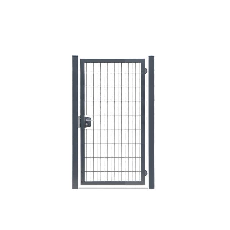 En galvaniseret 2D-panellåge af metaltrådnet med en rektangulær ramme, to lodrette støttestolper og et låsehåndtag på venstre side, der måler 100x180 cm, står på en almindelig hvid baggrund.
