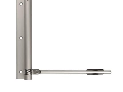 Et billede af et justerbart foldehyldebeslag i sølvmetalfinish. Beslaget har en lang arm med huller til montering til venstre og en drejearm til højre, som fungerer problemfrit med en Lågelukker til træ/metal låger til at støtte og holde en hylde på plads.