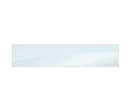 En lang, rektangulær glashylde med et slankt, moderne design. Den gennemsigtige hylde har en let refleksion og affasede kanter, monteret mod en almindelig hvid baggrund, ligesom den klarhed du får fra højkvalitetsglas brugt i komposit hegn.