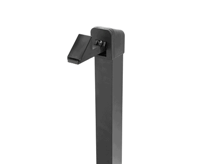 En universal portholder til porte/låger – RAL 9005, en sort hydroponisk havevandstuds og pumpe med integreret portholder, sidder på en almindelig hvid baggrund. Designet er minimalistisk og moderne, med en rektangulær base med en fremspringende tud øverst, let vinklet til siden.