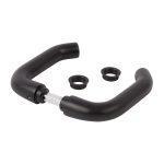 Vi præsenterer Håndtag sæt Sort Anodiseret Aluminium til Indsatslåse, med et sort ergonomisk styrbeslag lavet af anodiseret aluminium med to justerbare håndtag og et L-formet design. Billedet viser en adskilt visning med separate dele lagt ud, inklusive styret og griberingene. Indsatslåse er delvist synlige.