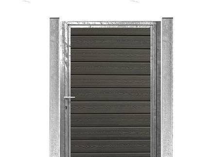 Type 1 varmgalvaniseret låge til komposit hegn med gråsort træstruktur komposit brædder, to varmgalvaniserede stolper og en låsekasse fra Locinox. Hængselsskinnen dækker siderne for at forhindre indkig