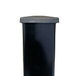 En høj, sort rektangulær Stolpehat PYRA med Metalspænde - Sort Plast beholder med fladt låg og subtile metalspændedetaljer mod en hvid baggrund.