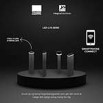 Et mørkt display fremhæver ZQUARE LED-Lys stolpehat til hegnsbelysning med metalstolper, der viser fire LED-søjler i forskellige størrelser med oplyste toppe. Tekstetiketter fremhæver "Smartphone Connect" og "Tilgængelig i flere størrelser," ledsaget af Zquares og Hegnsfabrikkens logoer. Dansk tekst er placeret nederst.