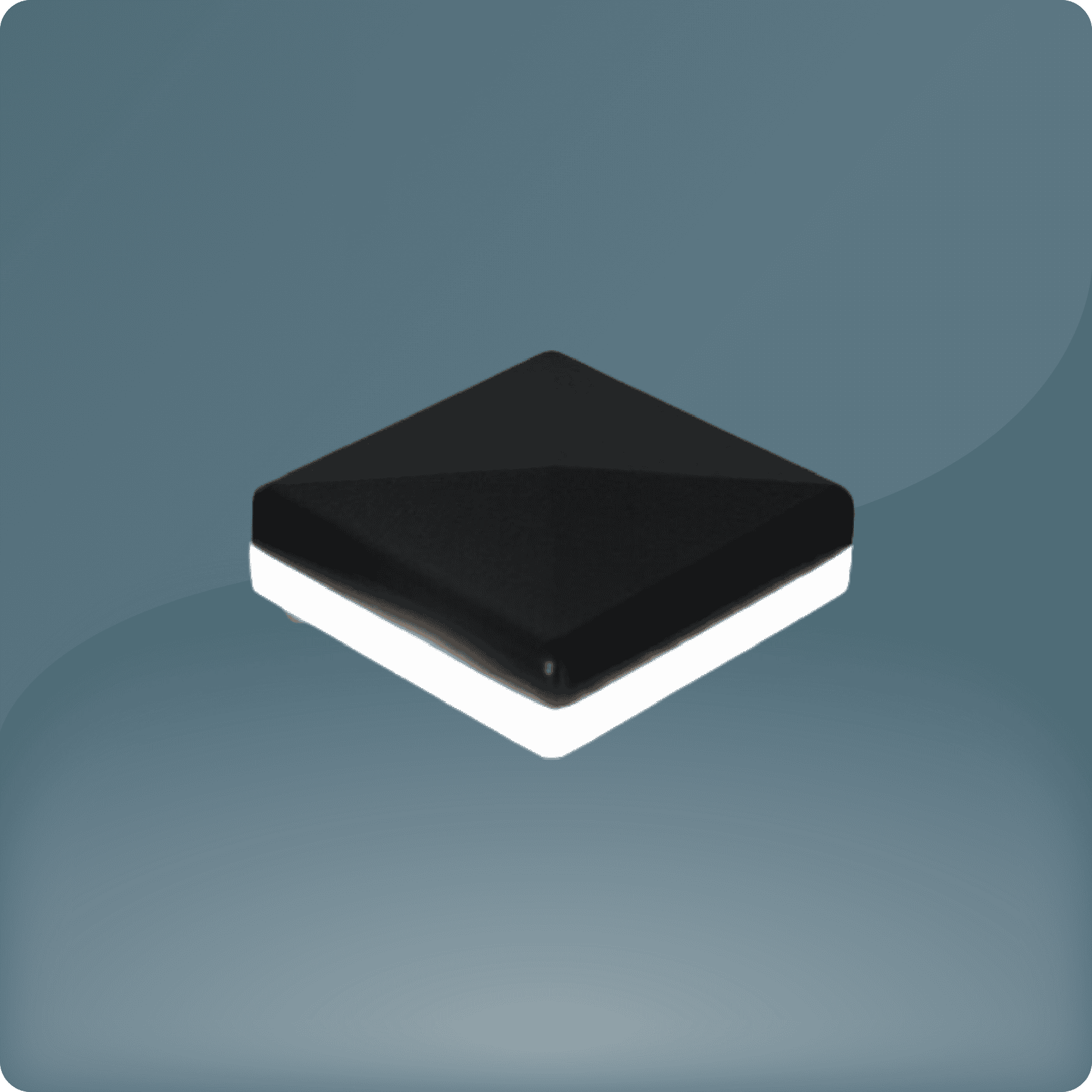 En slank firkantet sort knap med en blank overflade, fremhævet af en lys hvid stribe rundt om dens kanter, der minder om LED-Lys brillans, sat mod en glat gradient grå baggrund.