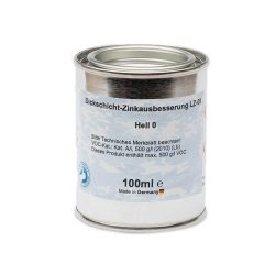 En 100 ml dåse mærket "Zinkreparation med Tyk Belægning til Galvaniserede Overflader – 100 ml Sølvlys" står på en hvid baggrund, ideel til zinkreparation og tyk belægning på galvaniserede overflader. Etiketten noterer også "Made in Germany" og nævner et 500g/L VOC-indhold. Den metalliske dåse har et tætsluttende låg.