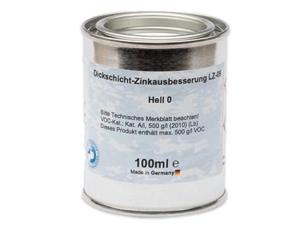En 100 ml dåse mærket "Zinkreparation med Tyk Belægning til Galvaniserede Overflader – 100 ml Sølvlys" står på en hvid baggrund, ideel til zinkreparation og tyk belægning på galvaniserede overflader. Etiketten noterer også "Made in Germany" og nævner et 500g/L VOC-indhold. Den metalliske dåse har et tætsluttende låg.
