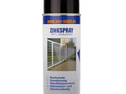En sprayflaske mærket "Zinkspray" med 90% zinkindhold. Dåsen er overvejende grå med en blå og hvid etiket, med et billede af et metalhegn. Mærket angiver flere anvendelser: rustbeskyttelse, primer, korrosionsbeskyttelse og modstandsdygtighed over for saltvand og varme.