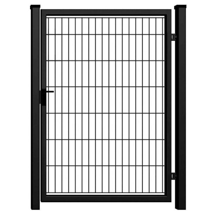 En sort metalport med en rektangulær ramme og lodrette stænger, der fremhæver dets unikke design. Denne tilpassede løsning har en enkel venstre-side-lås fastgjort til to lodrette stolper, hvilket eksemplificerer minimalistisk og funktionel stil til enhver indgang. Produkt: Låger i unikt design – Tilpassede løsninger efter mål.