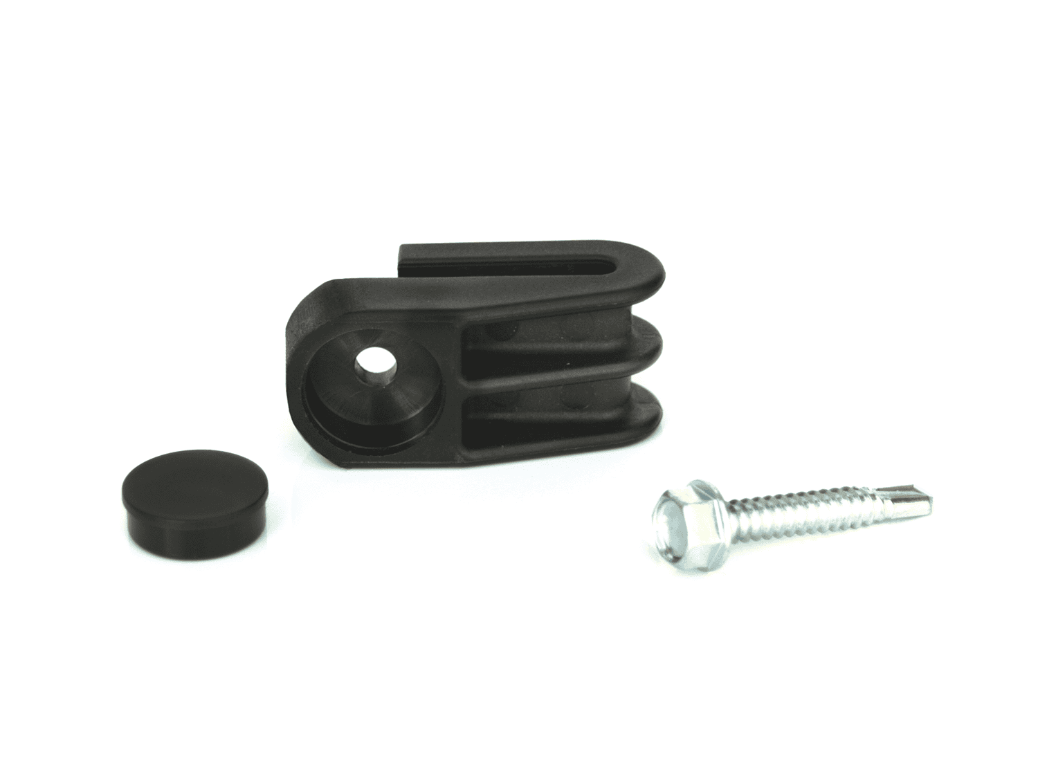 UNI Sort plast monteringsbeslaget har en rund åbning, komplet med en sort rund hætte og en sølvskrue med et sekskantet hoved, alt sammen placeret på en hvid baggrund. Ideel til panelbeslag installationer eller panelende/hjørne applikationer.