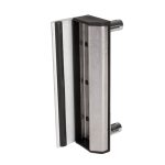 Locinox Anslag Overflademonteret i rustfrit stål til indstikslåse, med to cylindriske bolte på den ene side, vises mod hvid baggrund.