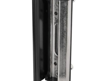 Et nærbillede af Locinox Anslag Overflademonteret i rustfrit stål til indstikslåse, der viser designet i metal og sort plast med detaljer i rustfrit stål, som står oprejst på en hvid baggrund.