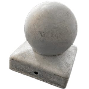 Stolpehat med kugle galvaniseret 7x7cm (RESTSALG) har en glat kugle oven på en 7x7cm firkantet base og har et lille rundt hul på den ene side.