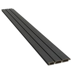 sort komposit listeprofil med træstruktur 25 mm terrassebrædder med hule centre og rillede overflader, der ligger side om side på en hvid baggrund.