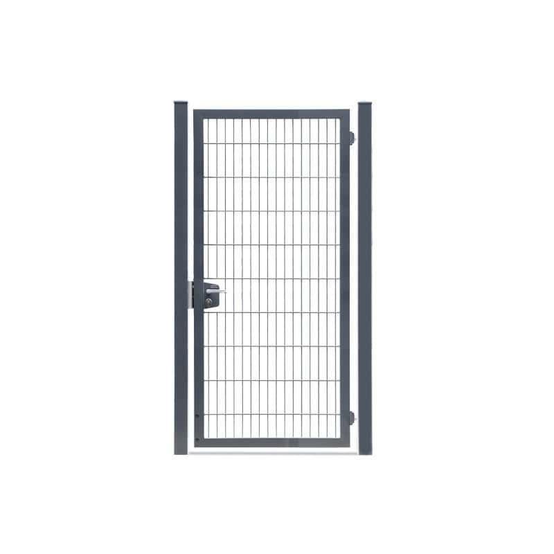 En 2D Panellåge metalgitterlåge med en rektangulær, galvaniseret ramme og lodrette stolper på hver side, med en falle og lås til venstre. Porten er vist stående alene på en hvid baggrund.