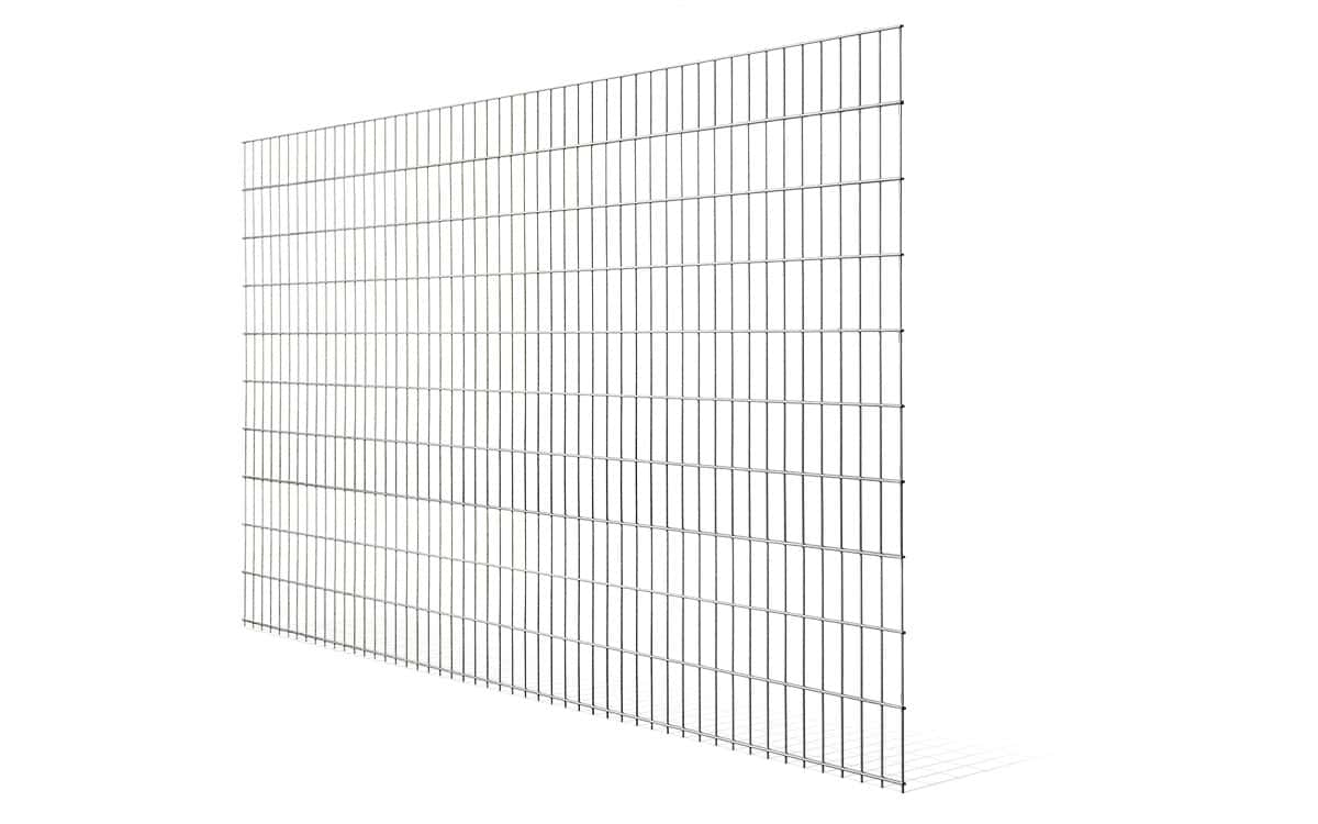 Et stort, rektangulært 2D STANDARD Panelhegn metaltrådpanel står oprejst mod en hvid baggrund med 6/5/6 mm stænger, der danner et robust og jævnt fordelt netmønster.