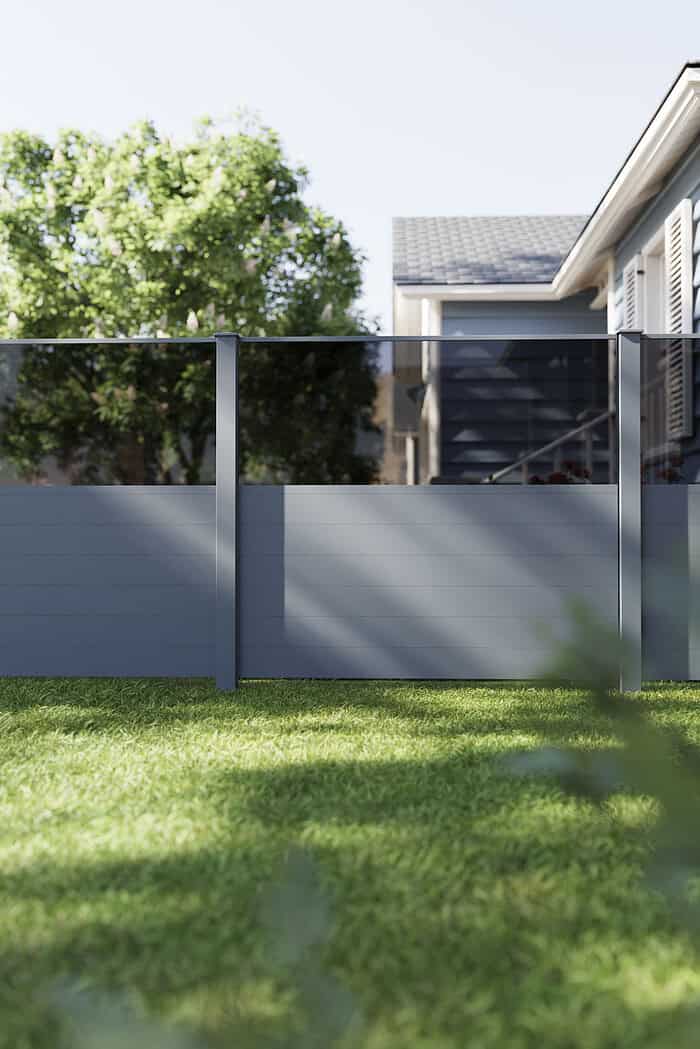 Vidual Café aluminiumshegn set langs terrasse