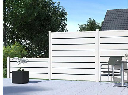 PROFEXline plankeværk i hvid PVC på terrasse