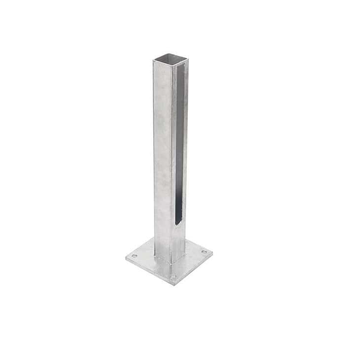Fodplade til lågestolpe 60x60 mm i varmgalvaniseret stål med lang stutz og bundplade