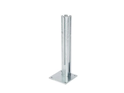 Fodplade til lågestolpe 80x80 mm i varmgalvaniseret stål med lang stutz og firkantet bundplade