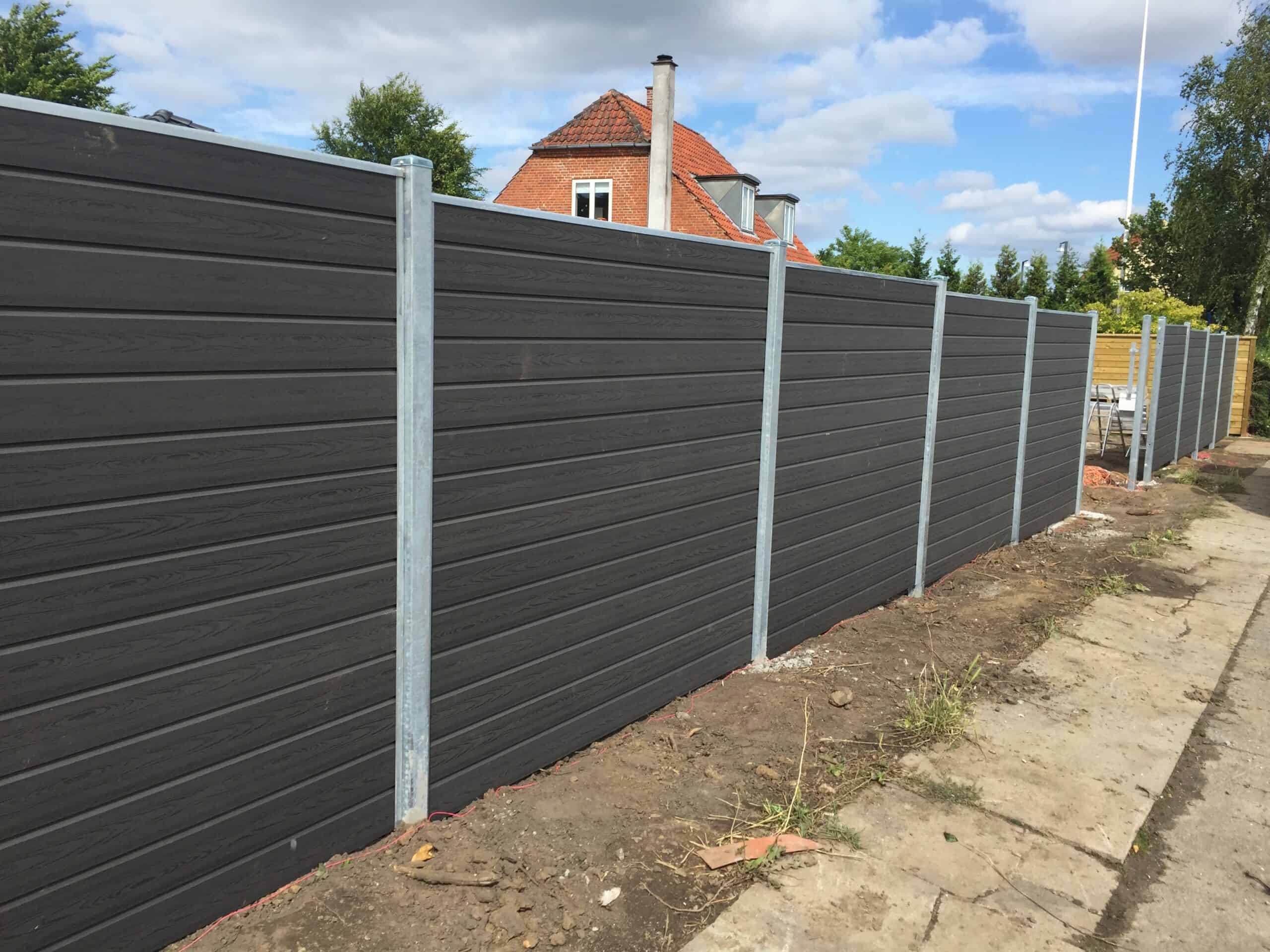Komposit Hegn med varmgalvaniseret stålstolper & u-skinner - Type 1 - 210cm, Sort/Antracit