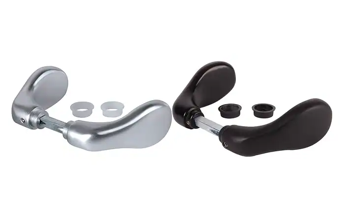 Locinox runde håndtag 3006C i sølv og 3006CB i sort anodiseret aluminium, med firkantskaft og nylonbøsninger