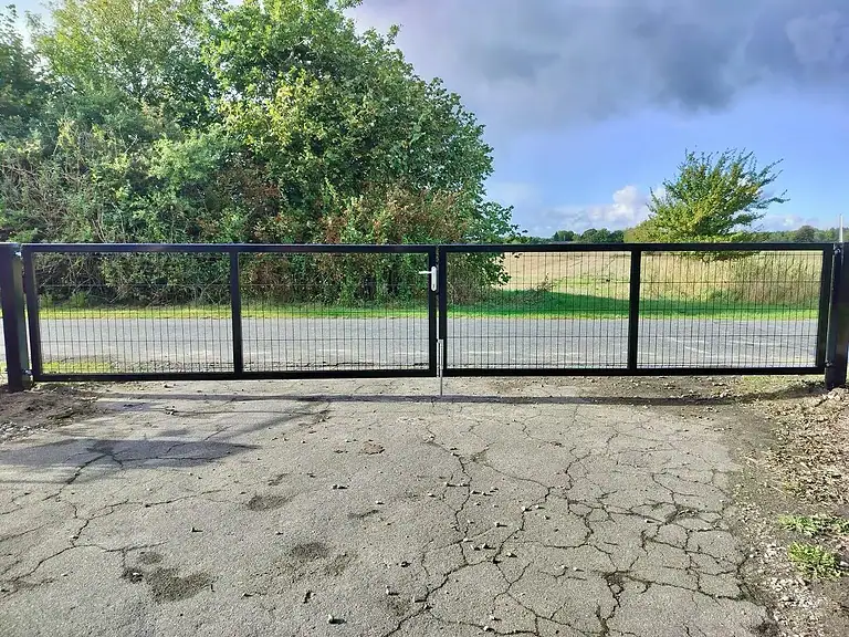 Sort dobbeltlåge på 6 meter med 2D-panelfyld